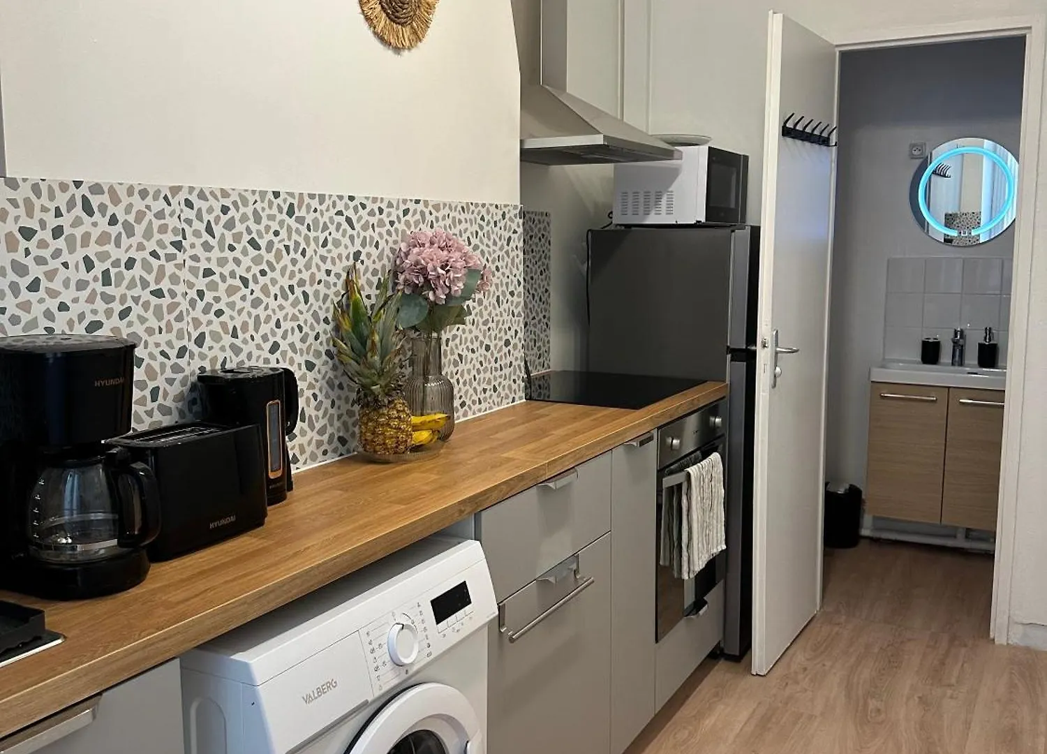 Appartement Cosy Refait A Neuf Marseille 0*,  France